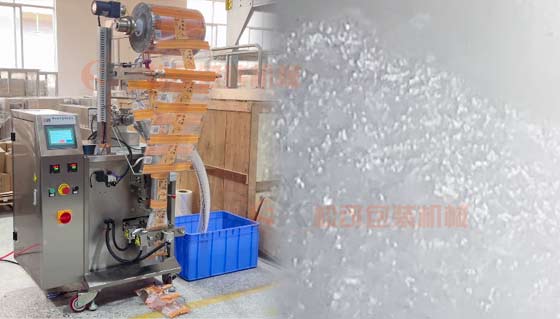 全自動(dòng)袋裝水冰袋包裝機(jī)圖片